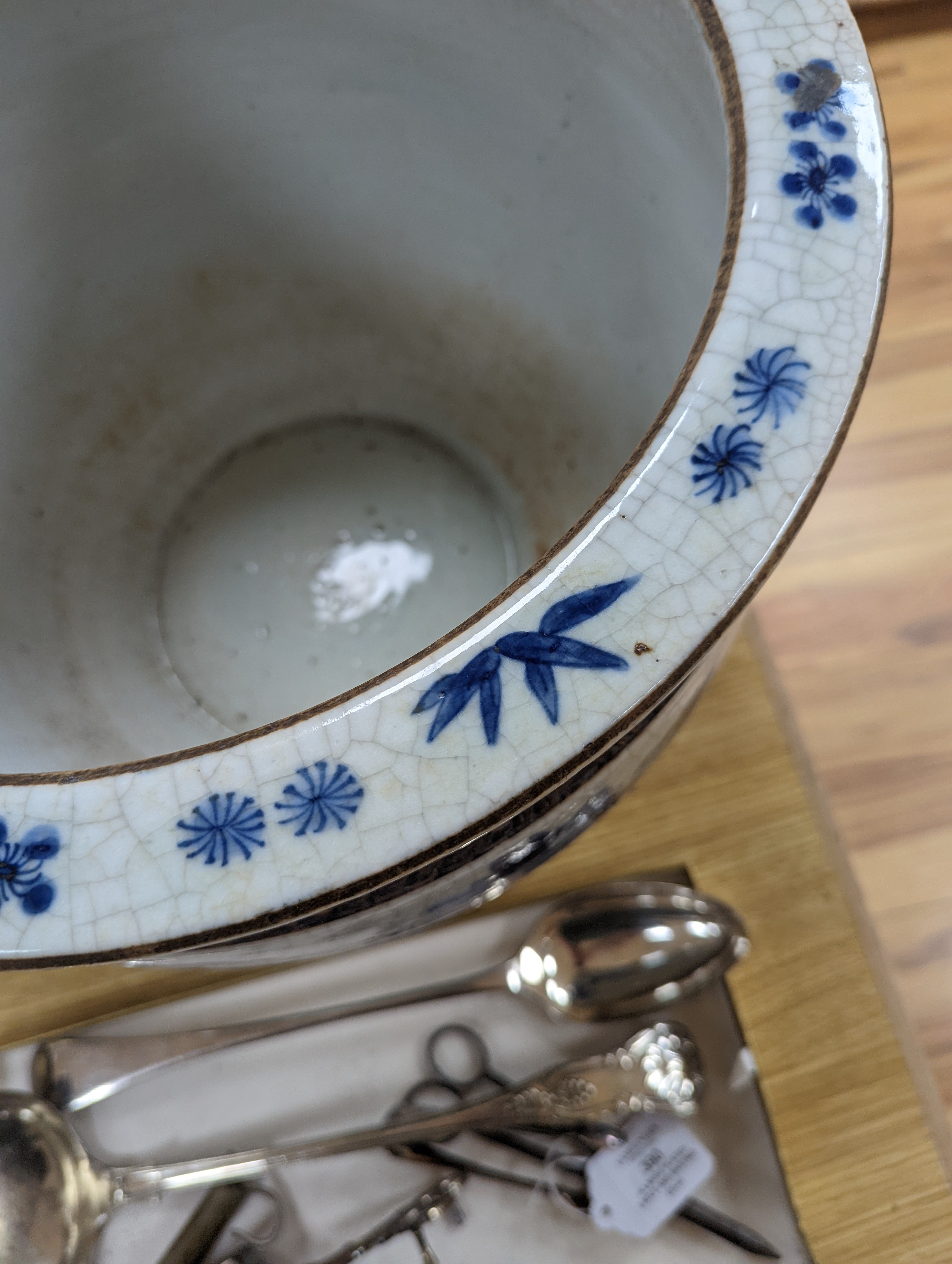 A late 19th/early 20th century Chinese blue and white crackleglaze jardiniere 30cm